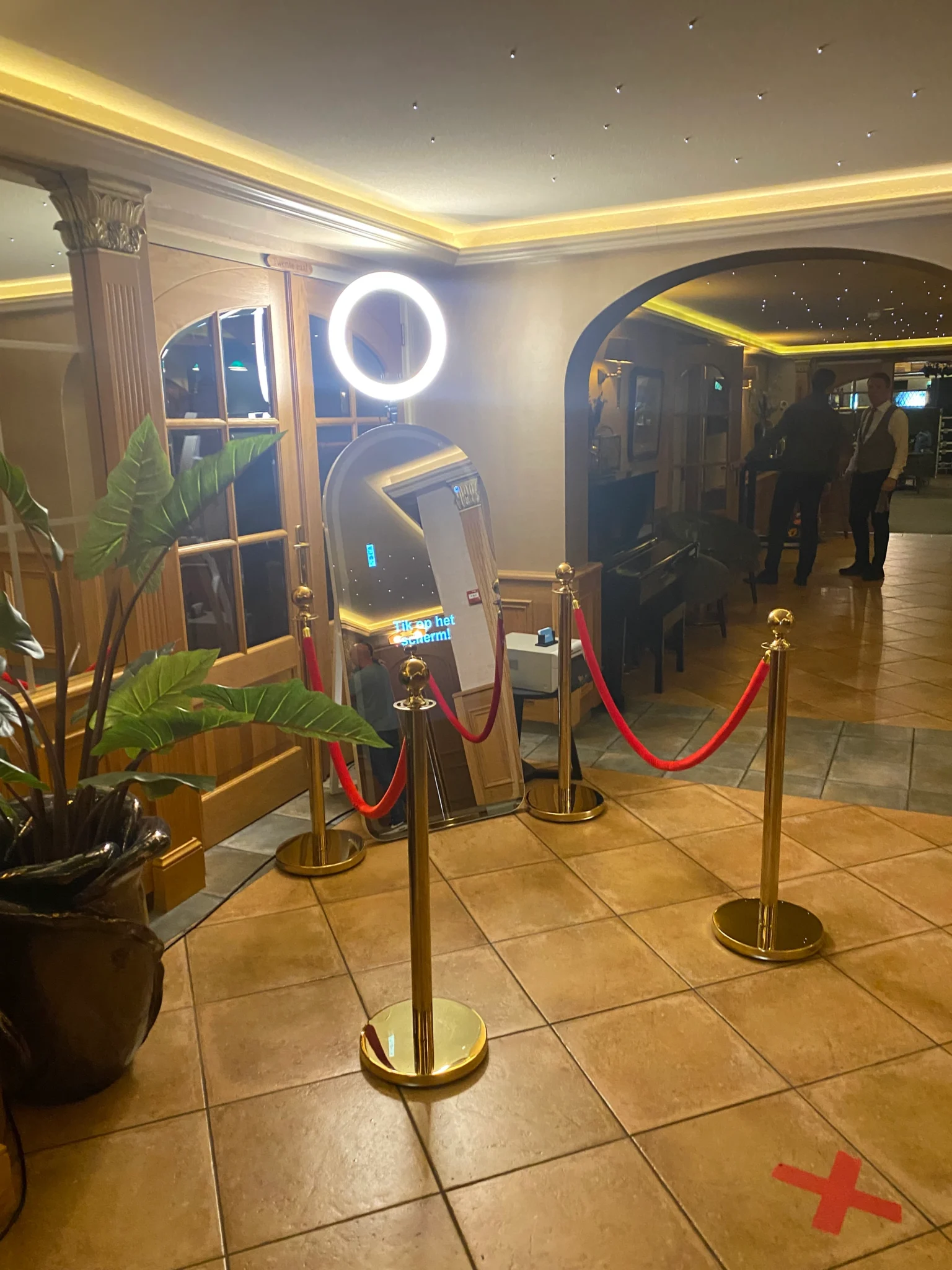 Magic Mirror die staat op een bruiloft in Markelo